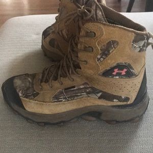 Under Armour Waterproof Hiking Books, size 8.5